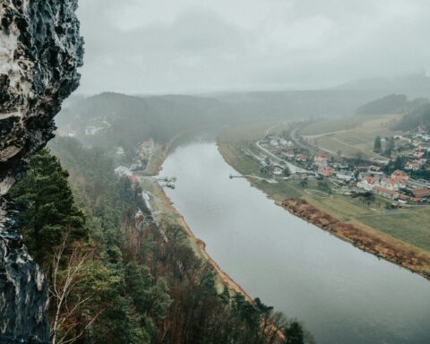 alexander-henke-UzrMjuhXnfg-unsplash