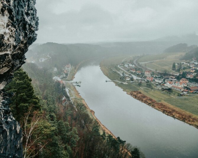 alexander-henke-UzrMjuhXnfg-unsplash